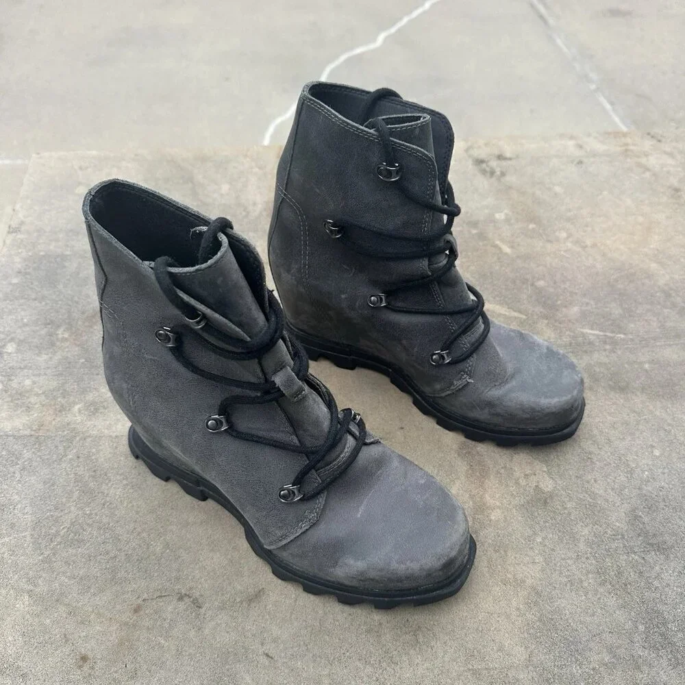 Sorel Joan Of Arctic Wedge III Lace Up Waterproof Gray Boots Size 9 Rarely Worn